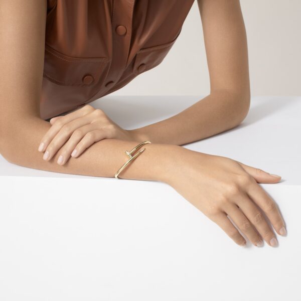 Nail and diamonds bracelet - Imagen 2