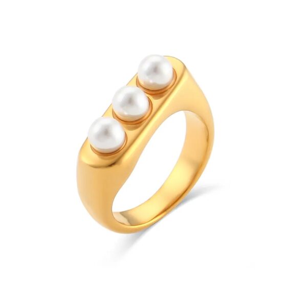 Three pearls ring