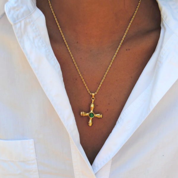 Vintage cross green stone necklace - Imagen 2