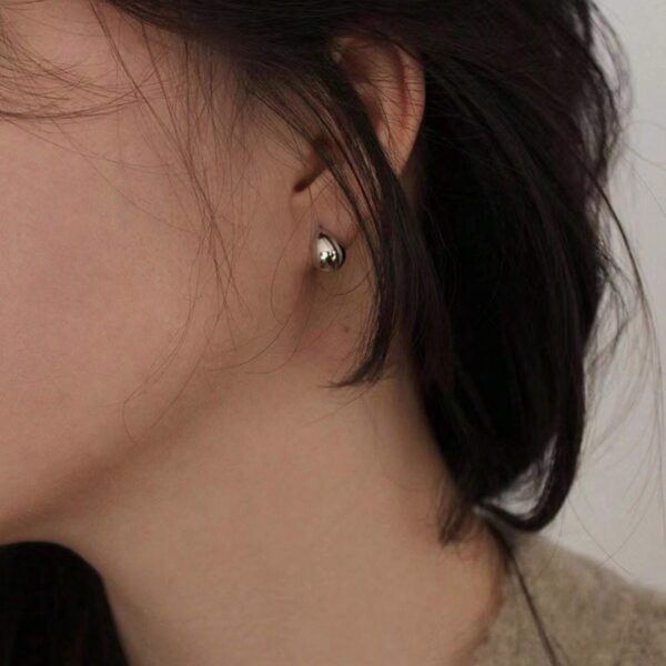 Silver Mini Teardrop Studs - Imagen 2