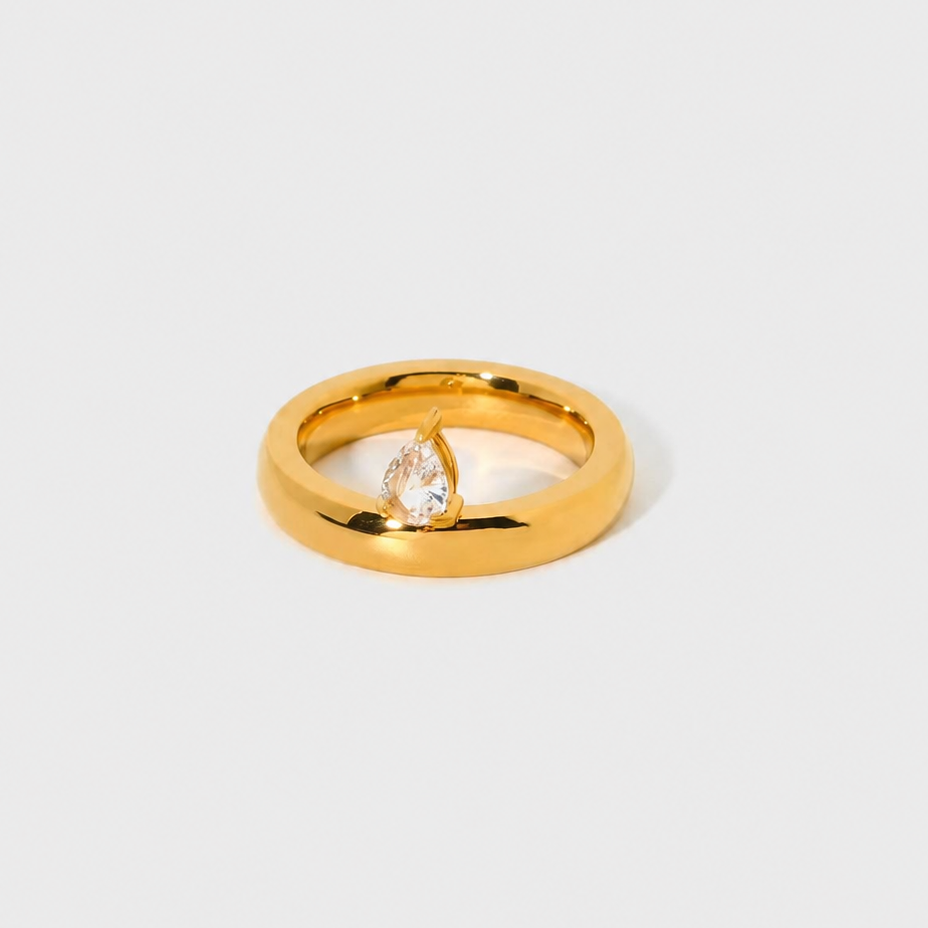 Gold band waterdrop diamond