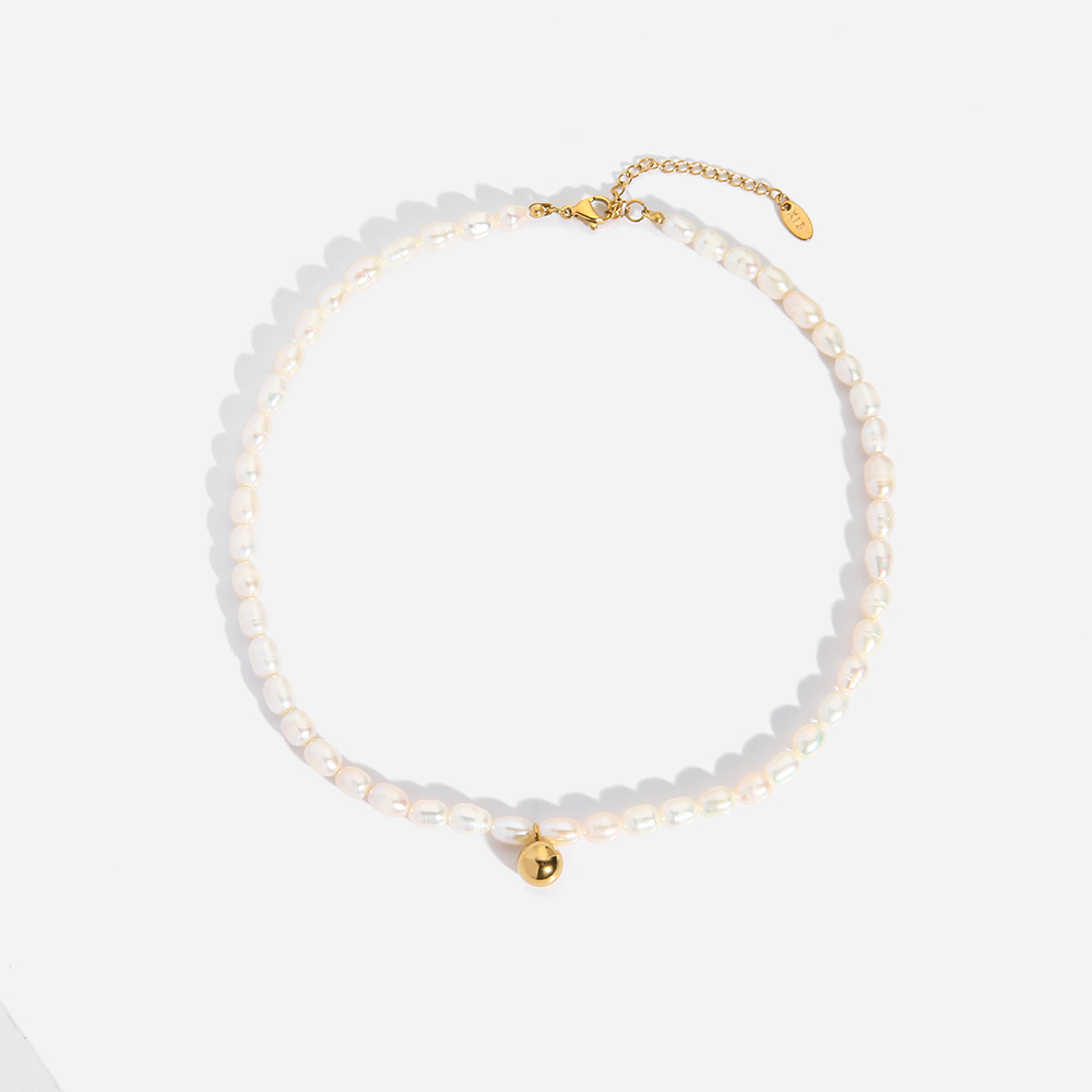 Pearl choker and ball
